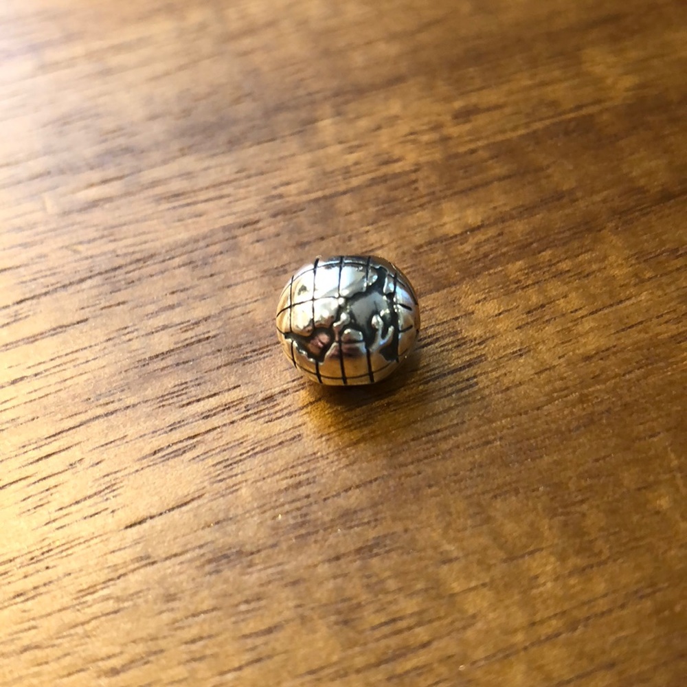 Pandora Globe Clip Charm (Sterling Silver)